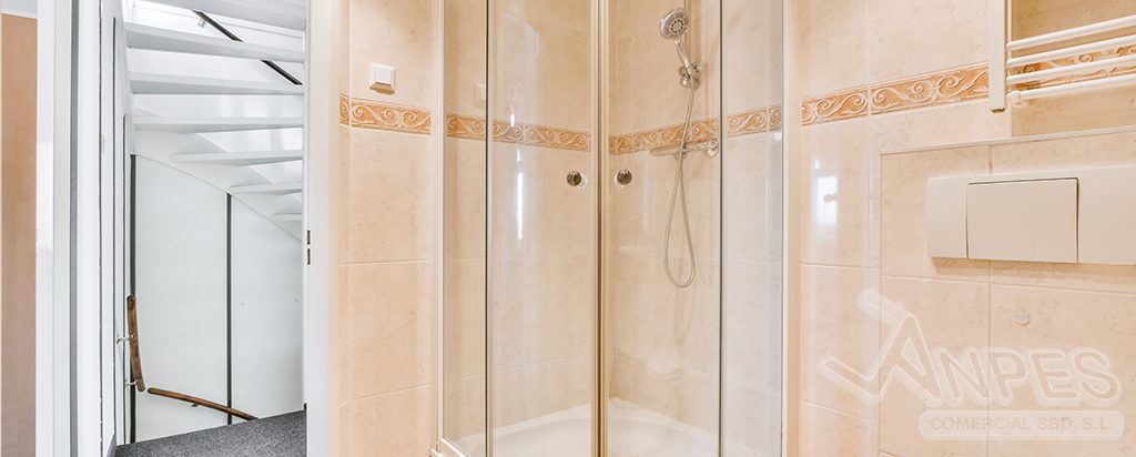 Mamparas de ducha modernas: tipos, aperturas y cómo escoger los modelos ideales para tu baño