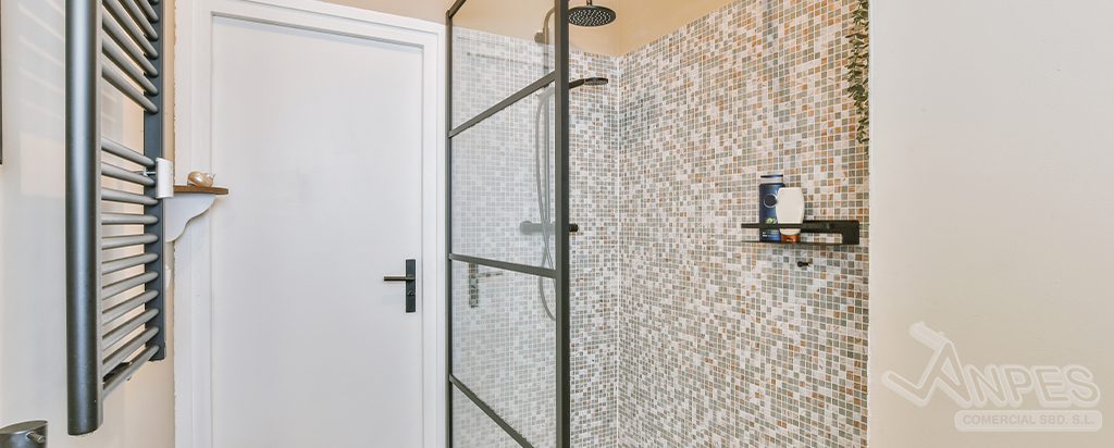 Mamparas de ducha modernas: tipos, aperturas y cómo escoger el mejor modelo para tu baño